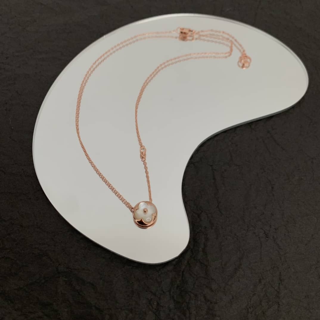 Best Replica Knockoff Louis vuitton Logo Necklace - Colareps