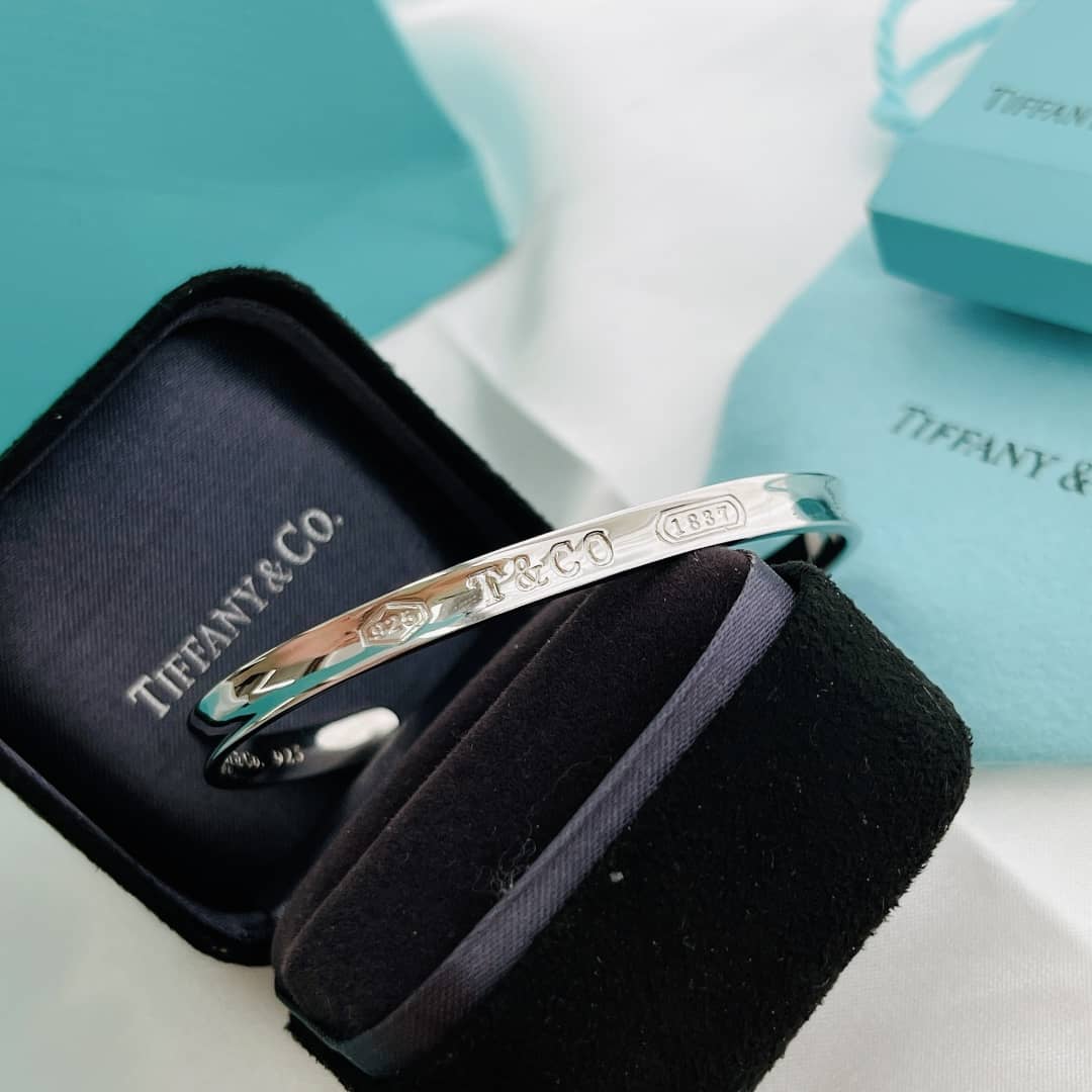 Best Replica Wholesale Tiffany Logo Bracelet - Colareps