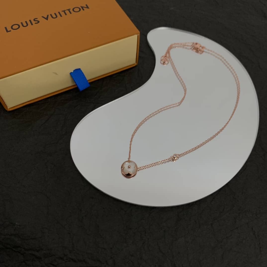 Best Replica Knockoff Louis vuitton Logo Necklace - Colareps
