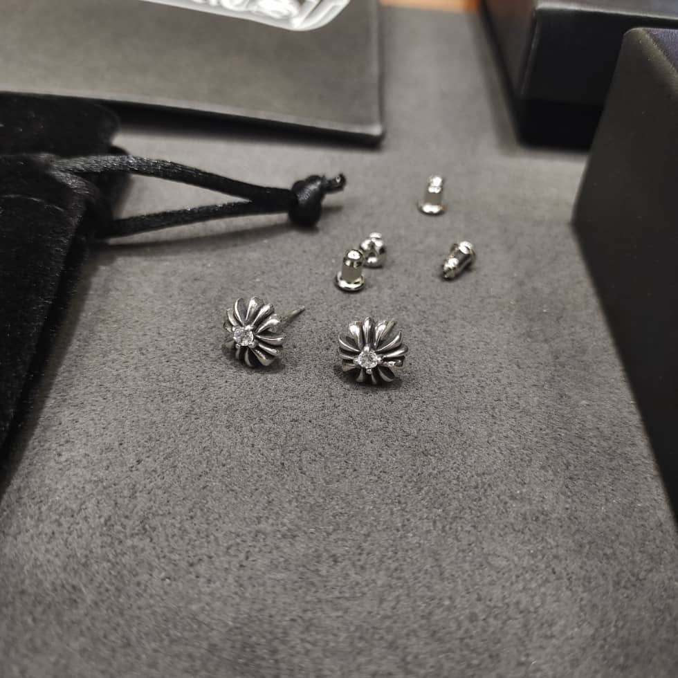 Best Replica Knockoff Chrome Hearts Logo Earring - Colareps