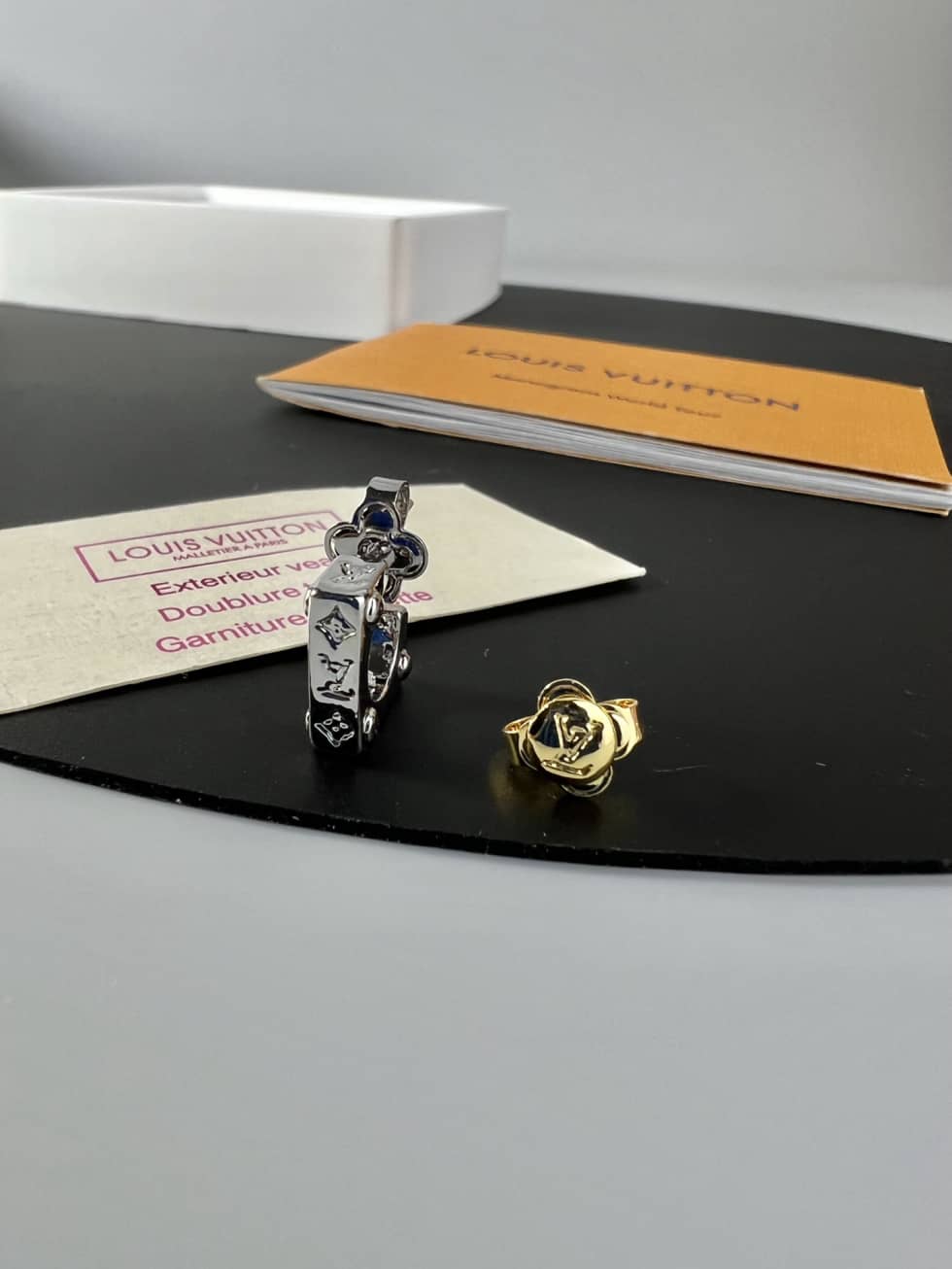 Best Replica Knockoff Louis vuitton Logo Earring - Colareps