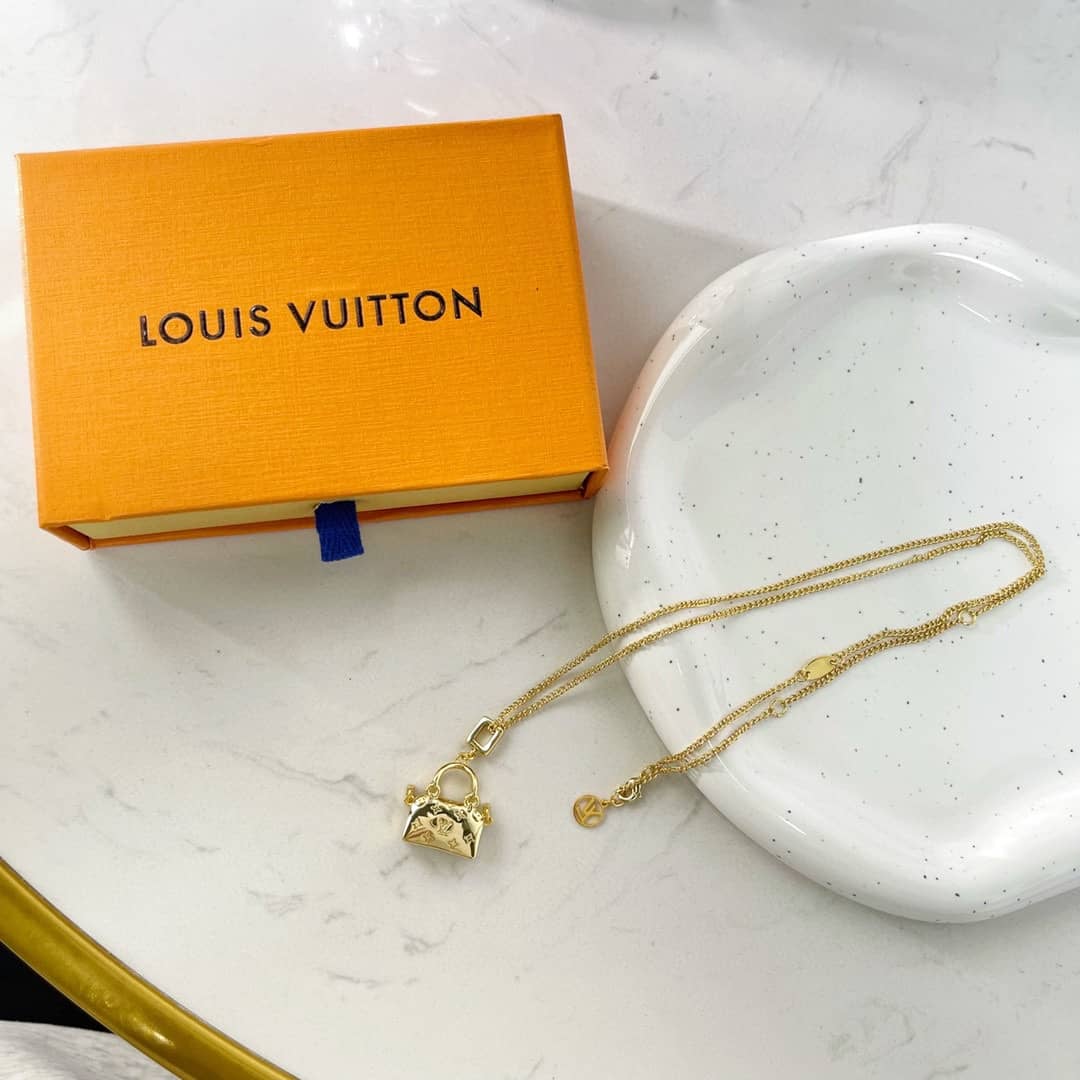 Best Replica Fake Louis vuitton Logo Necklace - Colareps