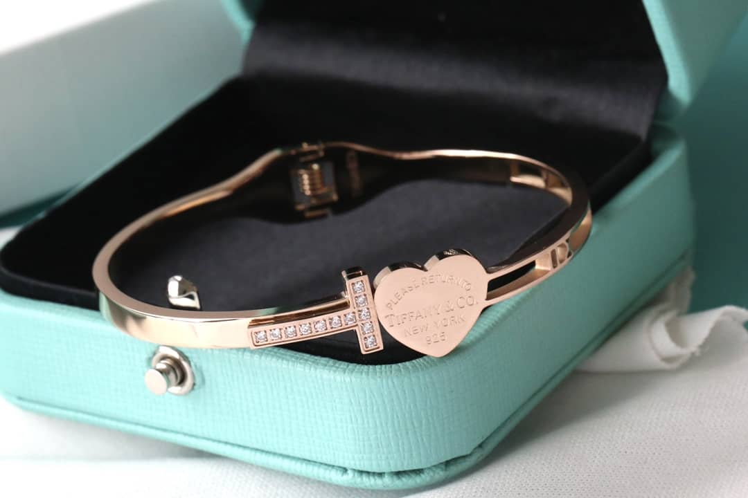 Best Replica Wholesale Tiffany Logo Bracelet - Colareps