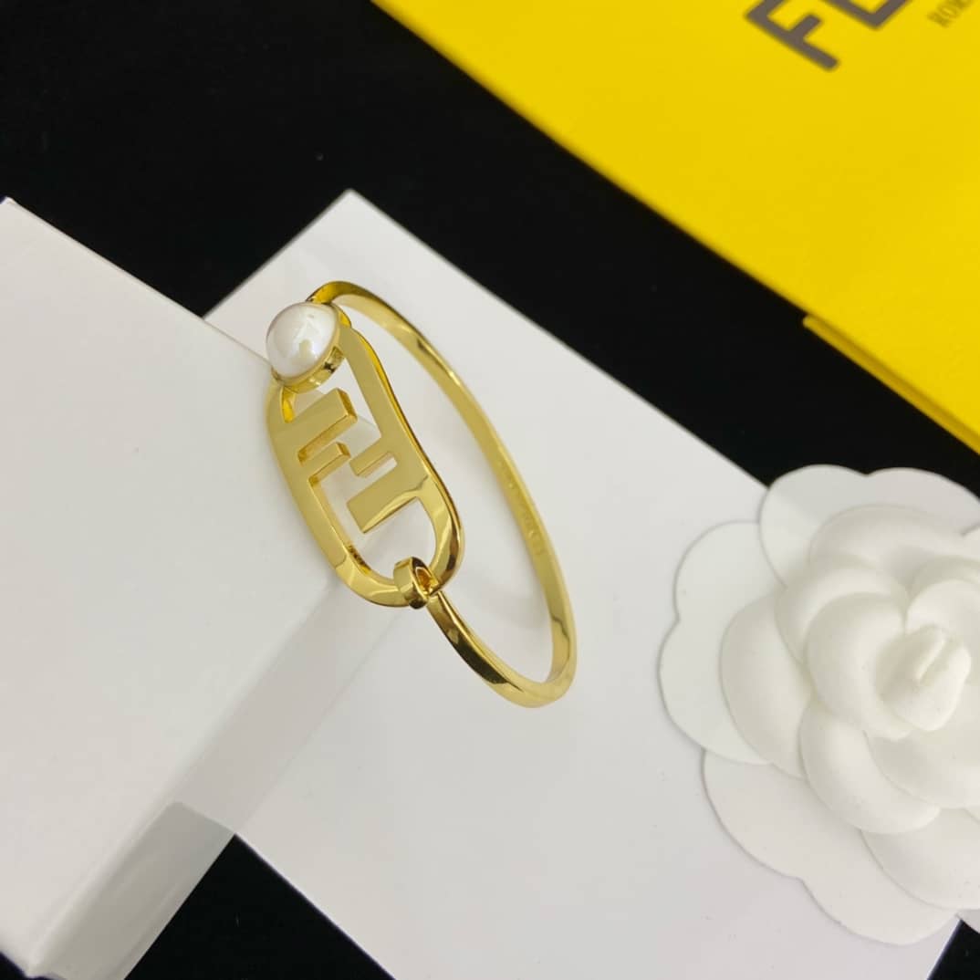 Best Replica Fendi Bracelet Copy - Colareps