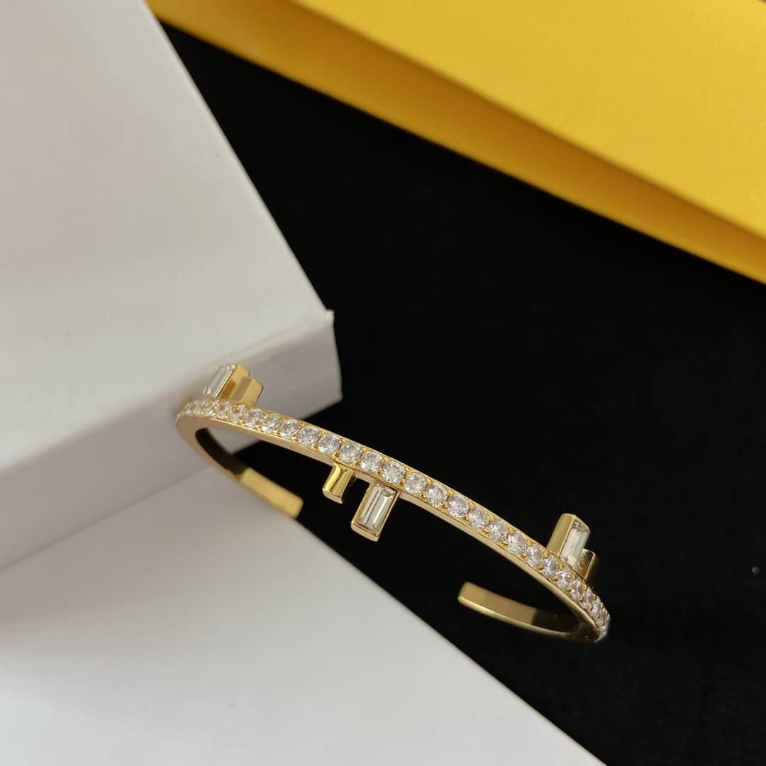Best Replica Knockoff Fendi Logo Bracelet - Colareps