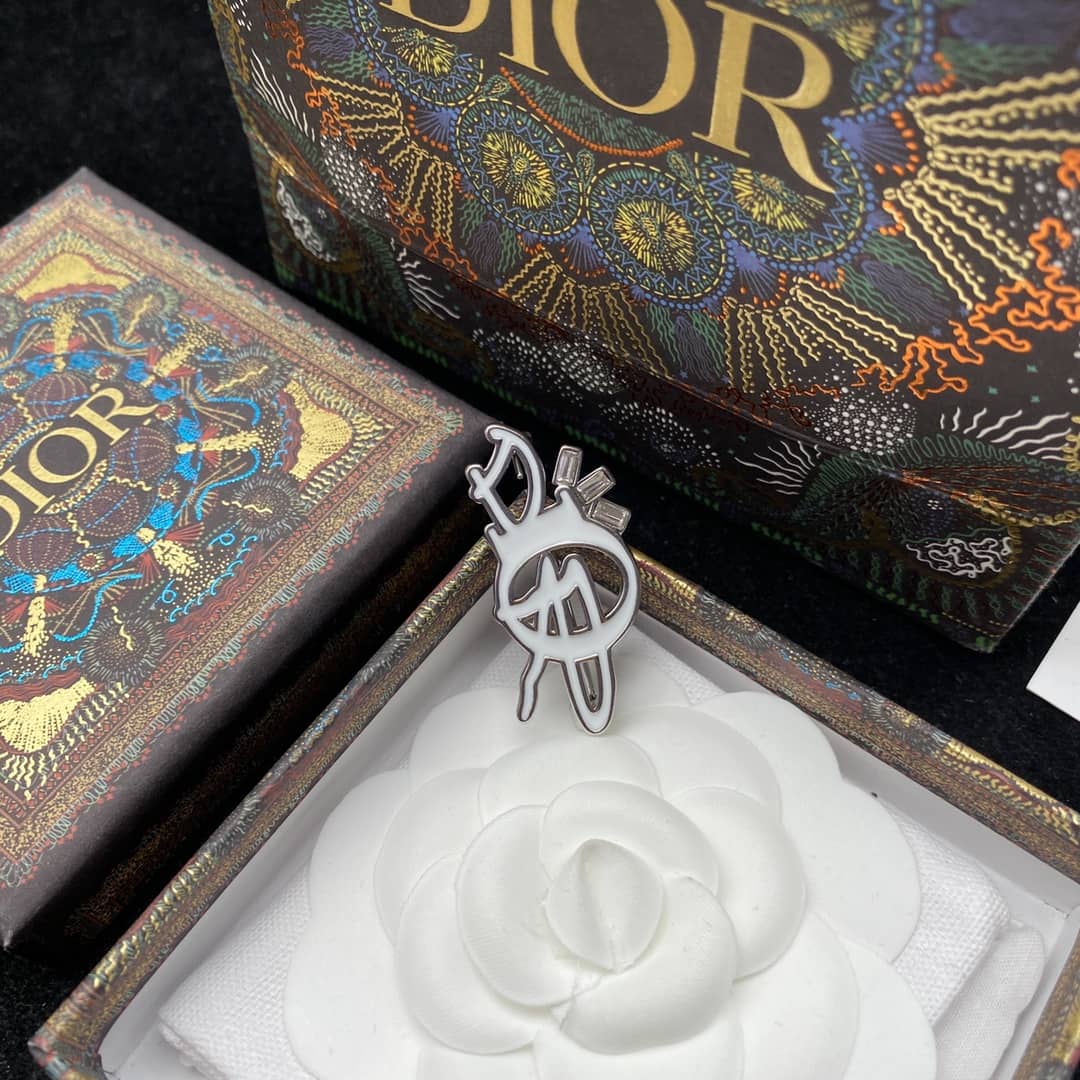 Best Replica Knockoff Christian Dior Logo Brooch - Colareps