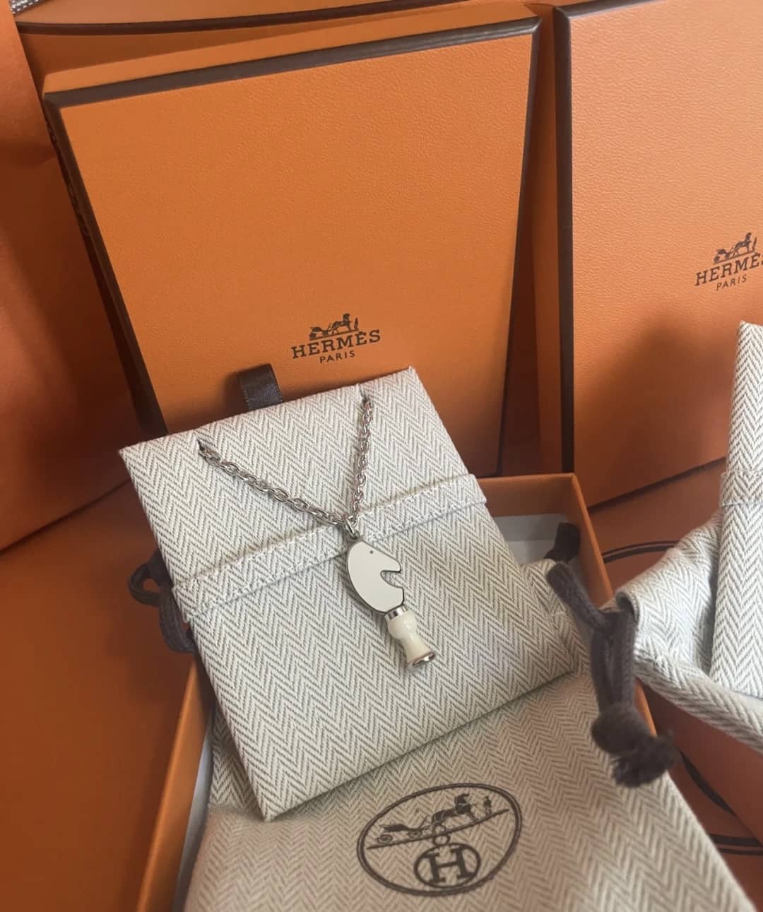 Best Replica Wholesale Hermes Logo Necklace - Colareps