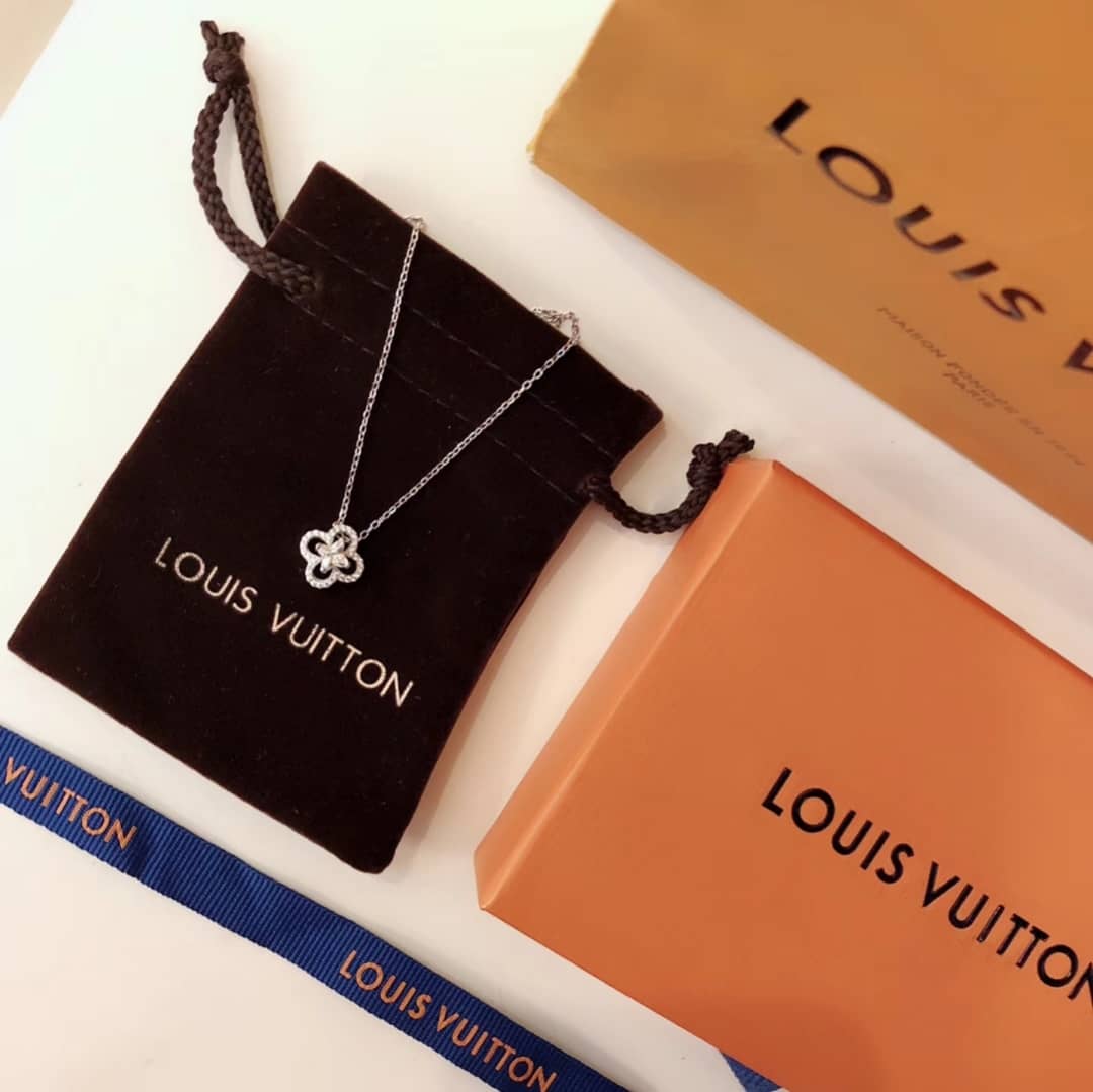 Best Replica Knockoff Louis vuitton Logo Necklace - Colareps