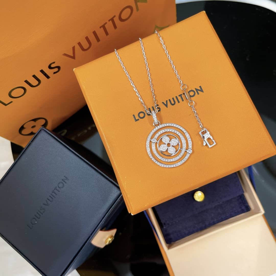 Best Replica Fake Louis vuitton Logo Necklace - Colareps