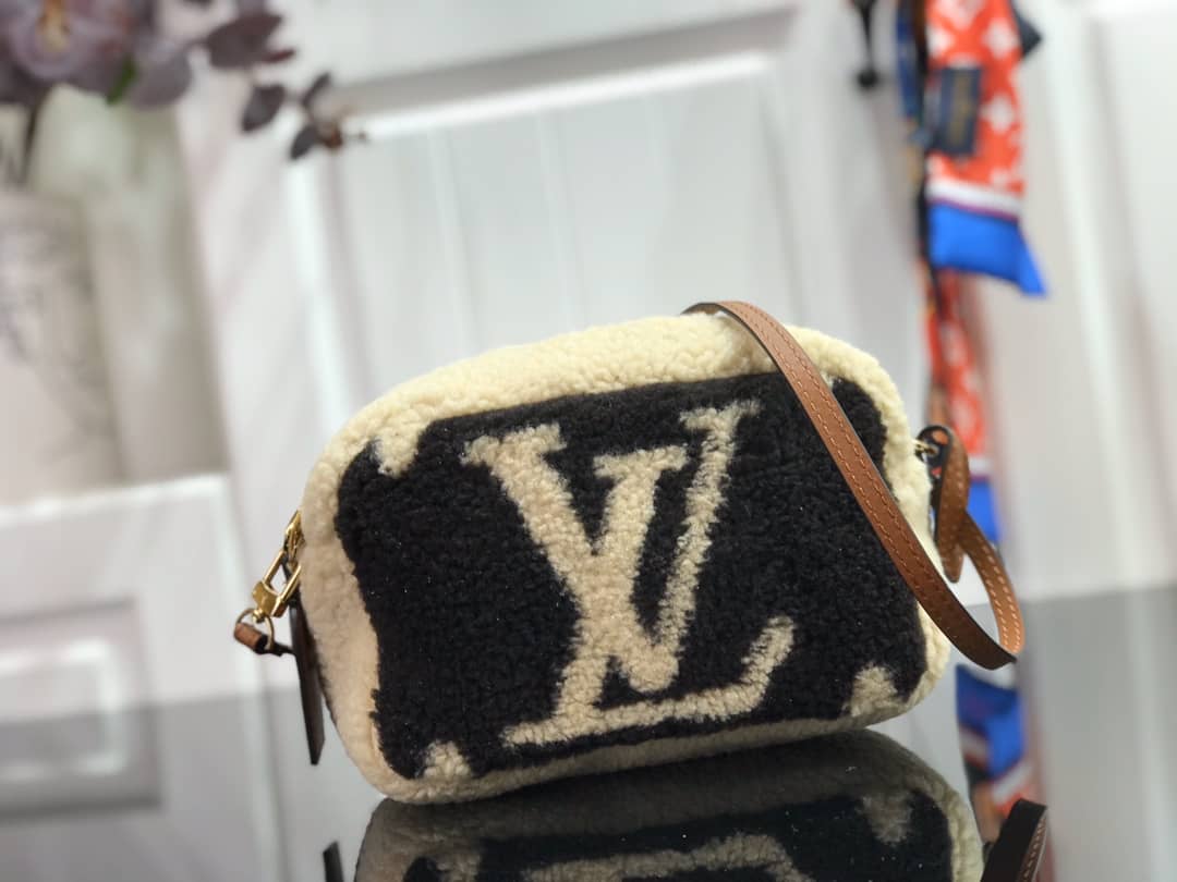 Best Replica Louis Vuitton Giant Monogram Teddy Replica Shoulder Bag M68599 - Colareps