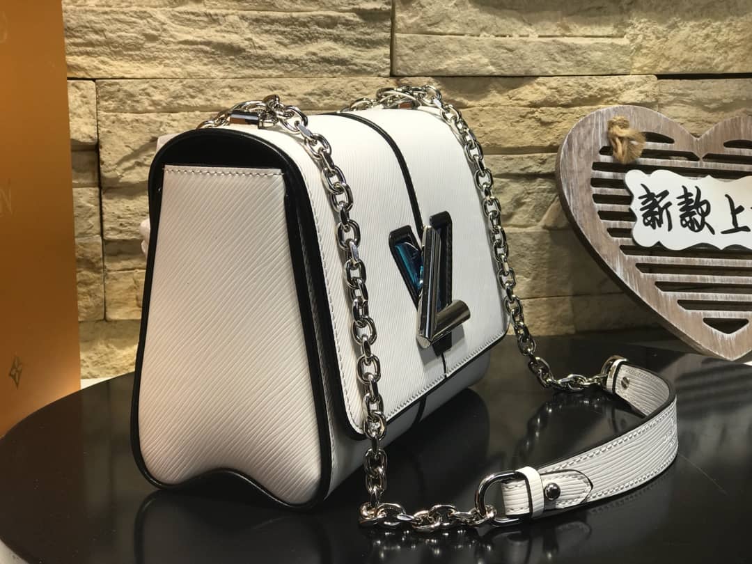 Best Replica Louis Vuitton AAA Replica Chain Shoulder Bag White - Colareps