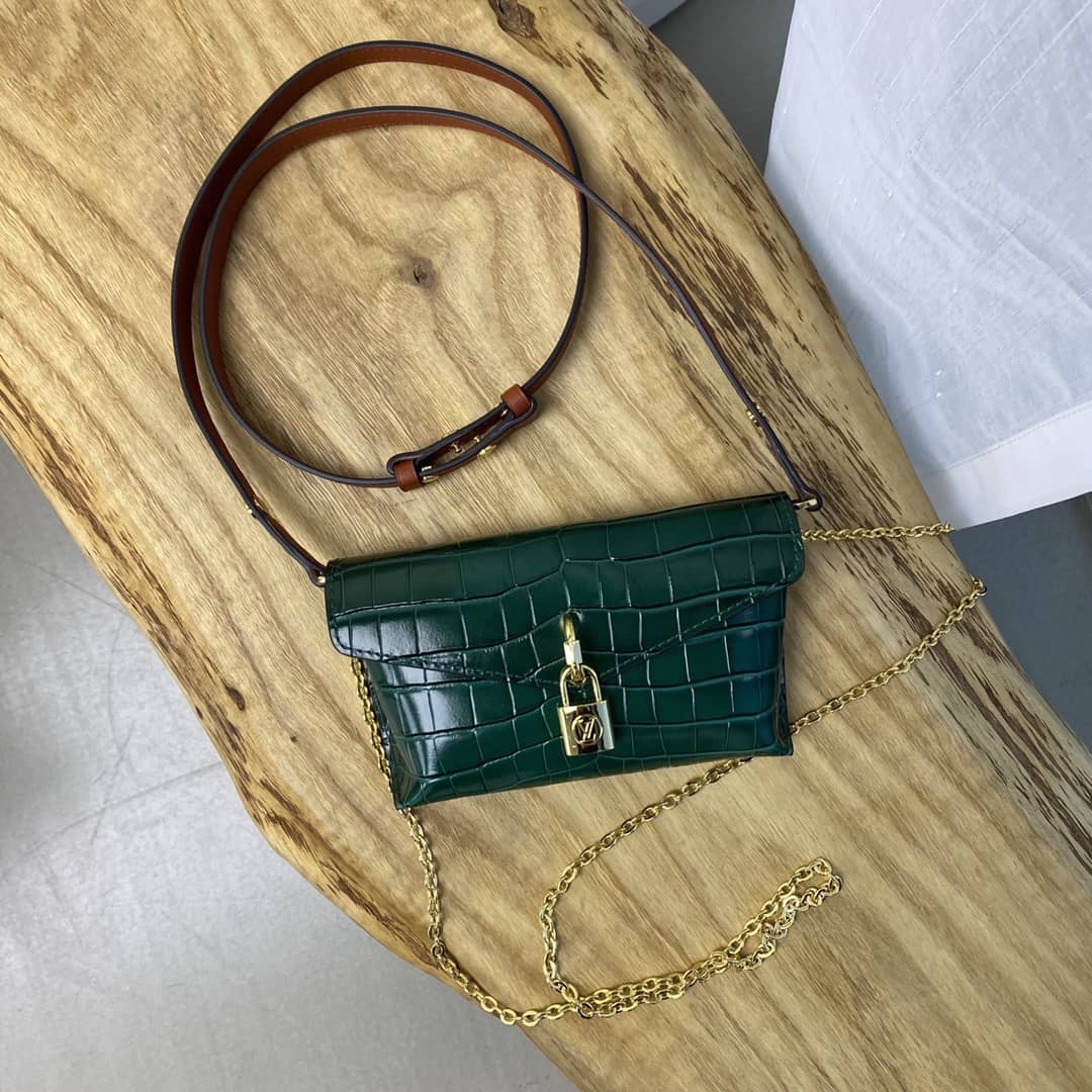 Best Replica Louis Vuitton Knockoff Chain Clutch Bag Green - Colareps