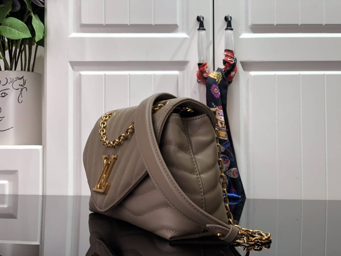 Best Replica Louis Vuitton New Wave Chain Leather Replica Shoulder Bag Gray M58550 - Colareps