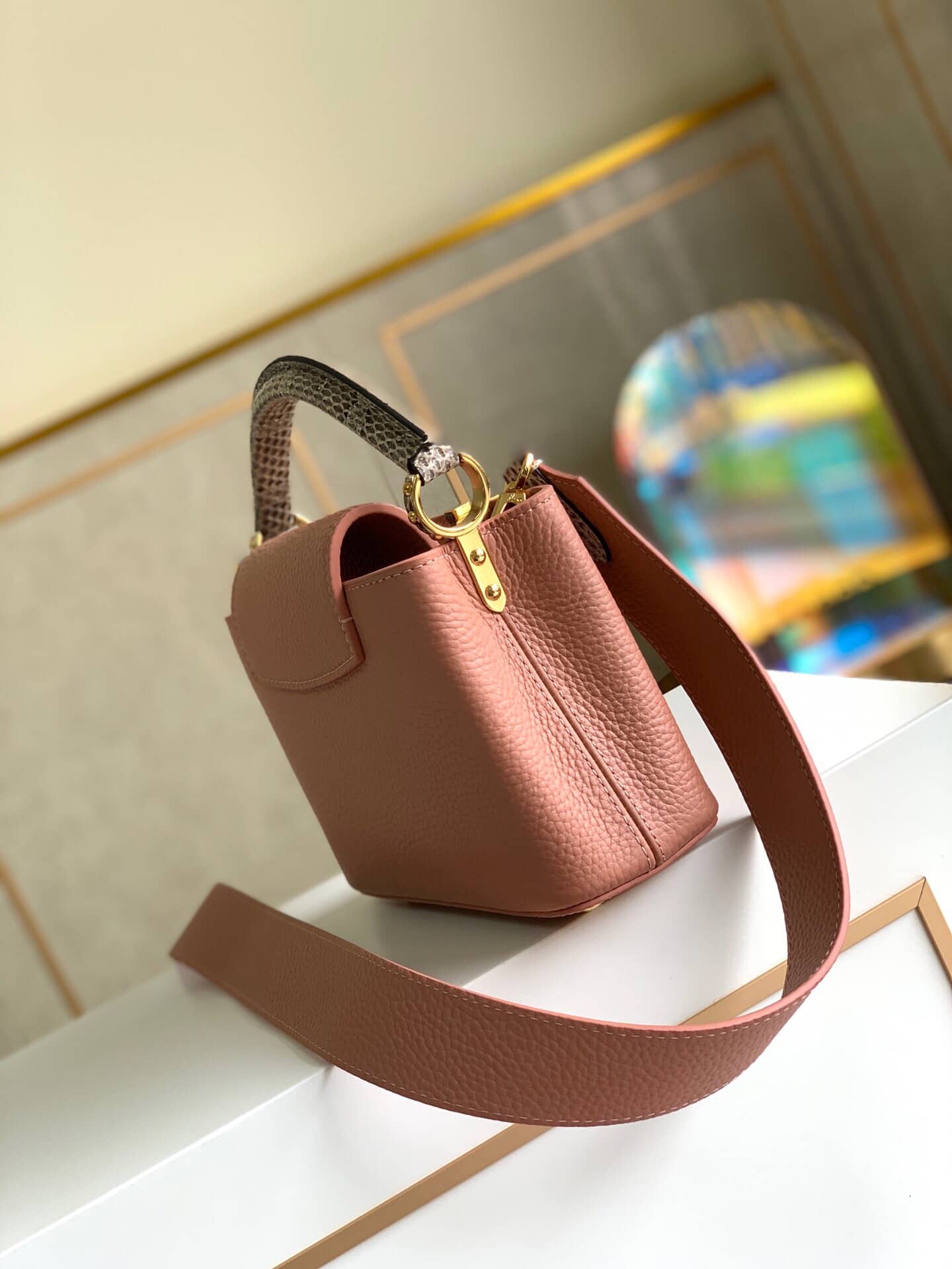 Best Replica Louis Vuitton Capucines Mini Replica Bag Pink M55921 - Colareps