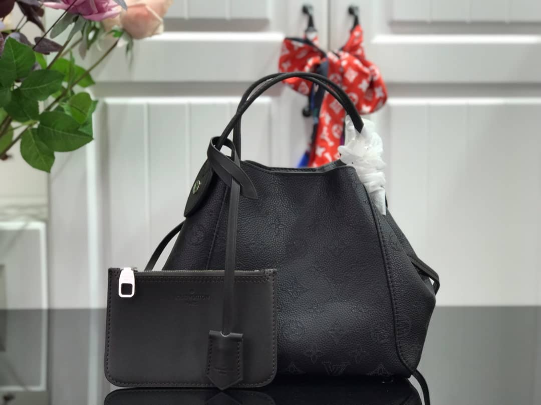 Best Replica Louis Vuitton Mahina Hina PM Leather Tote Replica Black M54353 - Colareps