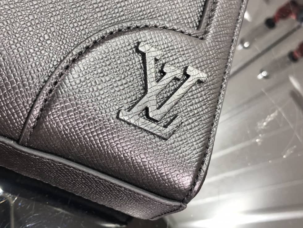 L0vis Vvtt0n Slim Briefcase M30810 Replica Mens Bag