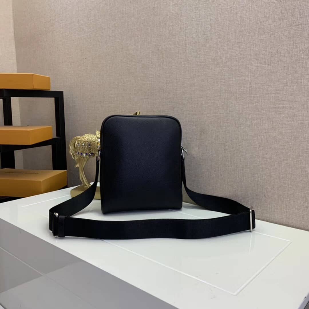 L0vis Vvtt0n Alex BB Taiga Leather Replica Messenger Bag M30265