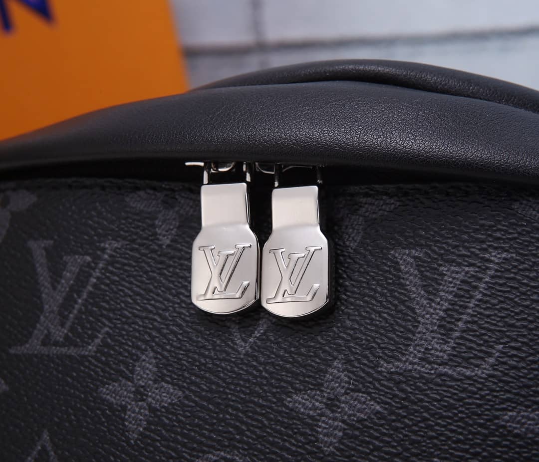Best Replica Louis Vuitton Monogram Eclipse Discovery Replica Waist Bag Black M44336 - Colareps