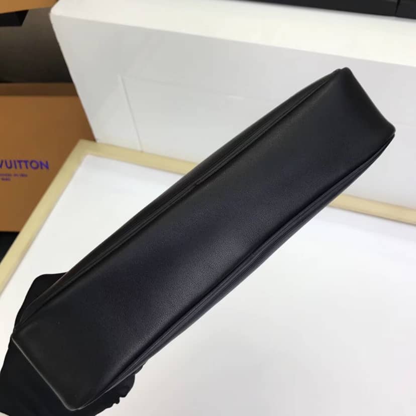 Best Replica Louis Vuitton Kasai Clutch Epi Leather Replica Black M51726 - Colareps