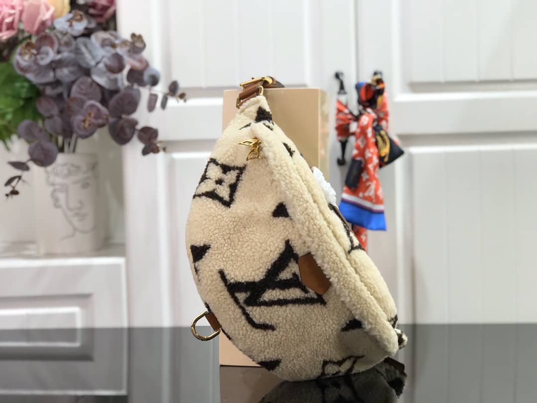 Best Replica Louis Vuitton Giant Monogram Teddy MM Replica Waist Bag M55425 - Colareps