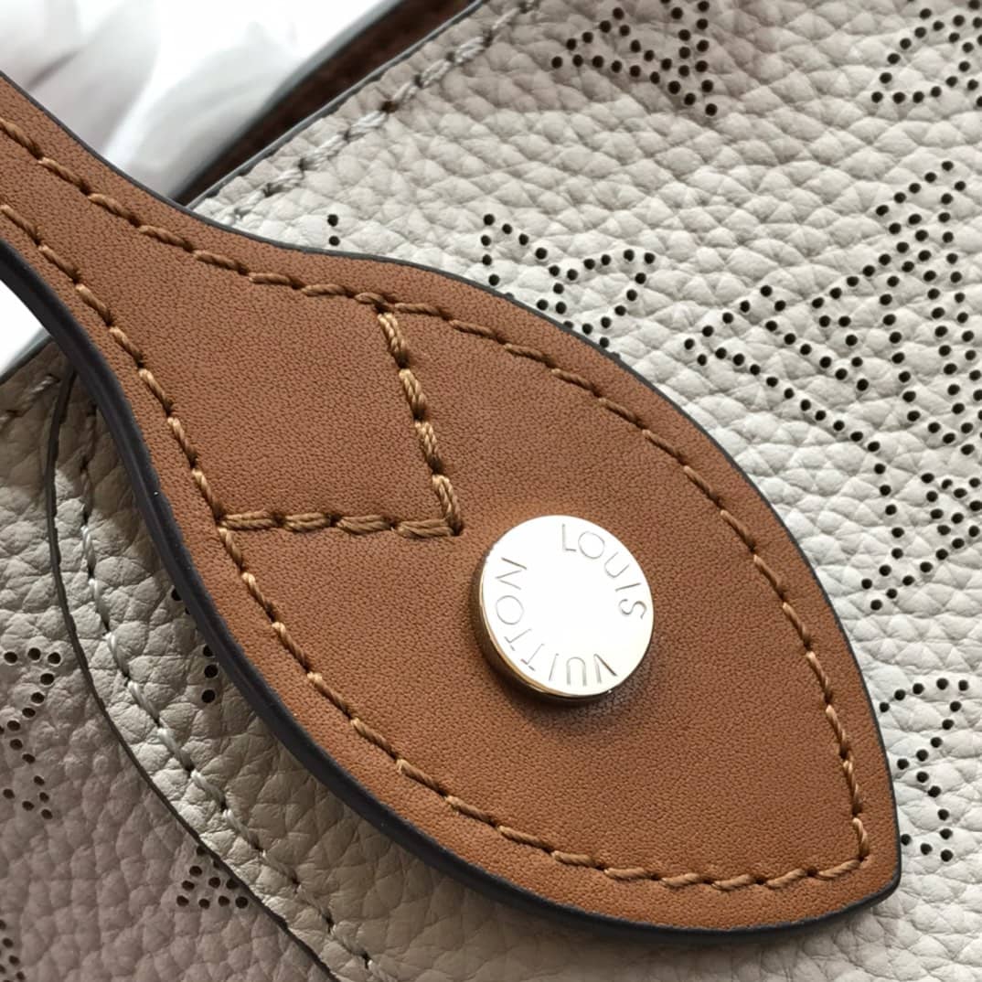 Best Replica Louis Vuitton Mahina Hina PM Leather Tote Replica White M54353 - Colareps