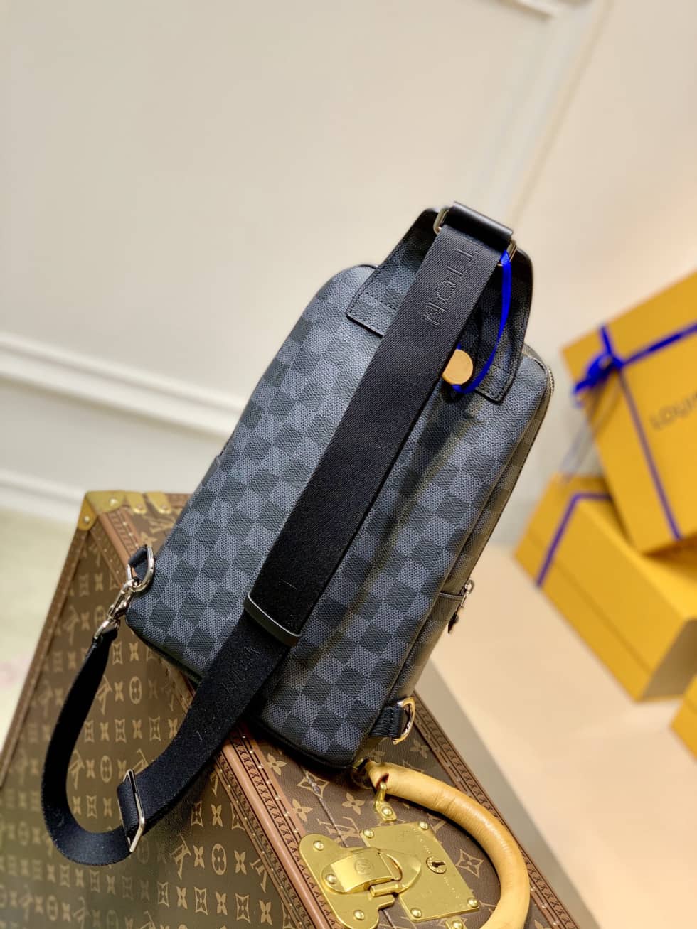 Best Replica Louis Vuitton Avenue Slingbag Black N45277 Replica Shoulder Bag - Colareps