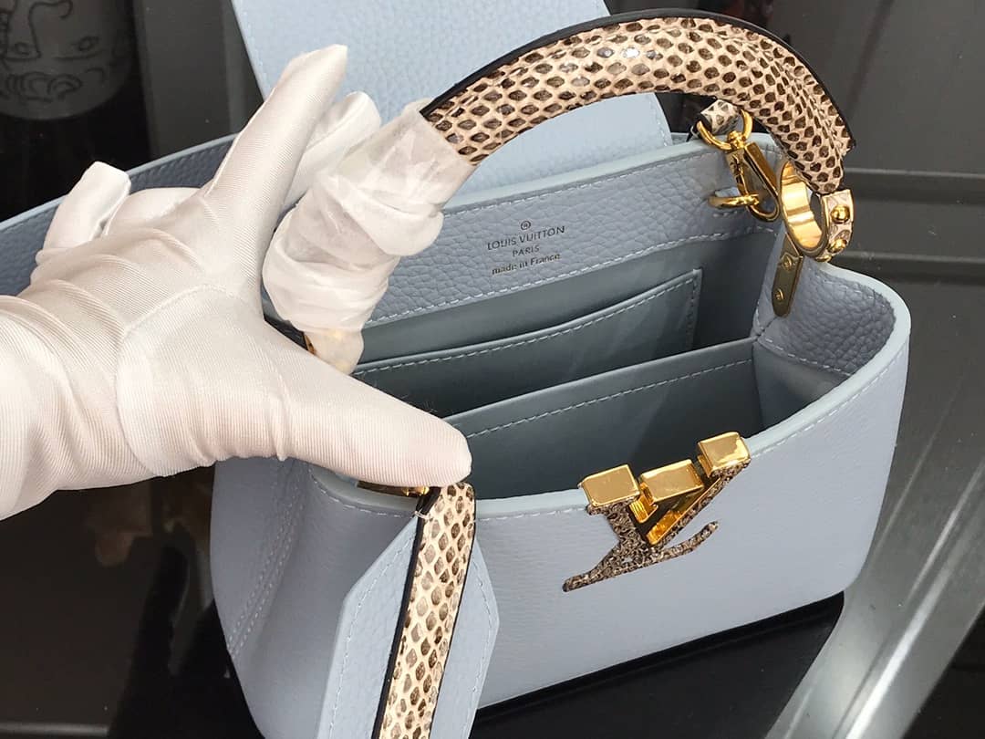 Best Replica Louis Vuitton Capucines MM Taurillon Leather Tote M94227 - Colareps