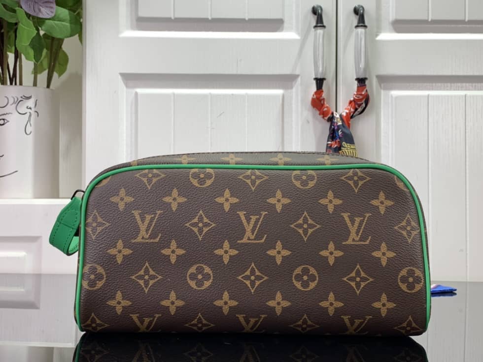 Best Replica Louis Vuitton Dopp Kit Monogram Canvas Toilet Pouch M46253 Replica - Colareps