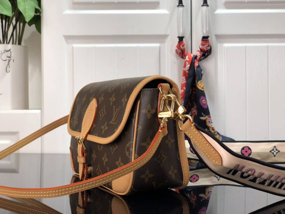 Best Replica Louis Vuitton Diane Monogram M45985 Replica Crossbody Bag - Colareps