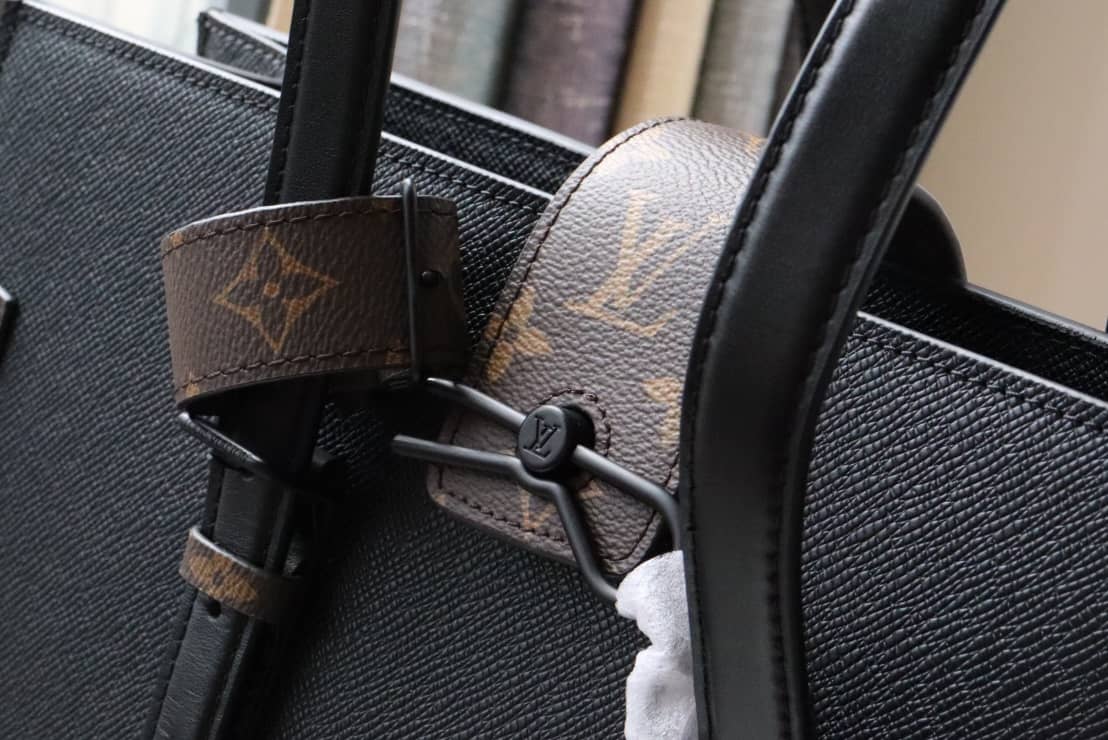 Best Replica Louis Vuitton Retro Wearable Mens Shopping Bag Replica M30725 - Colareps