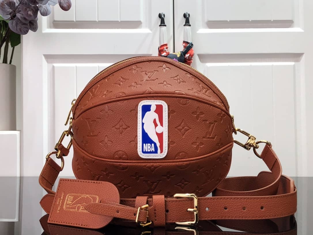 Best Replica Louis Vuitton x NBA Ball-in Basket Monogram Replica Shoulder Bag M57974 - Colareps
