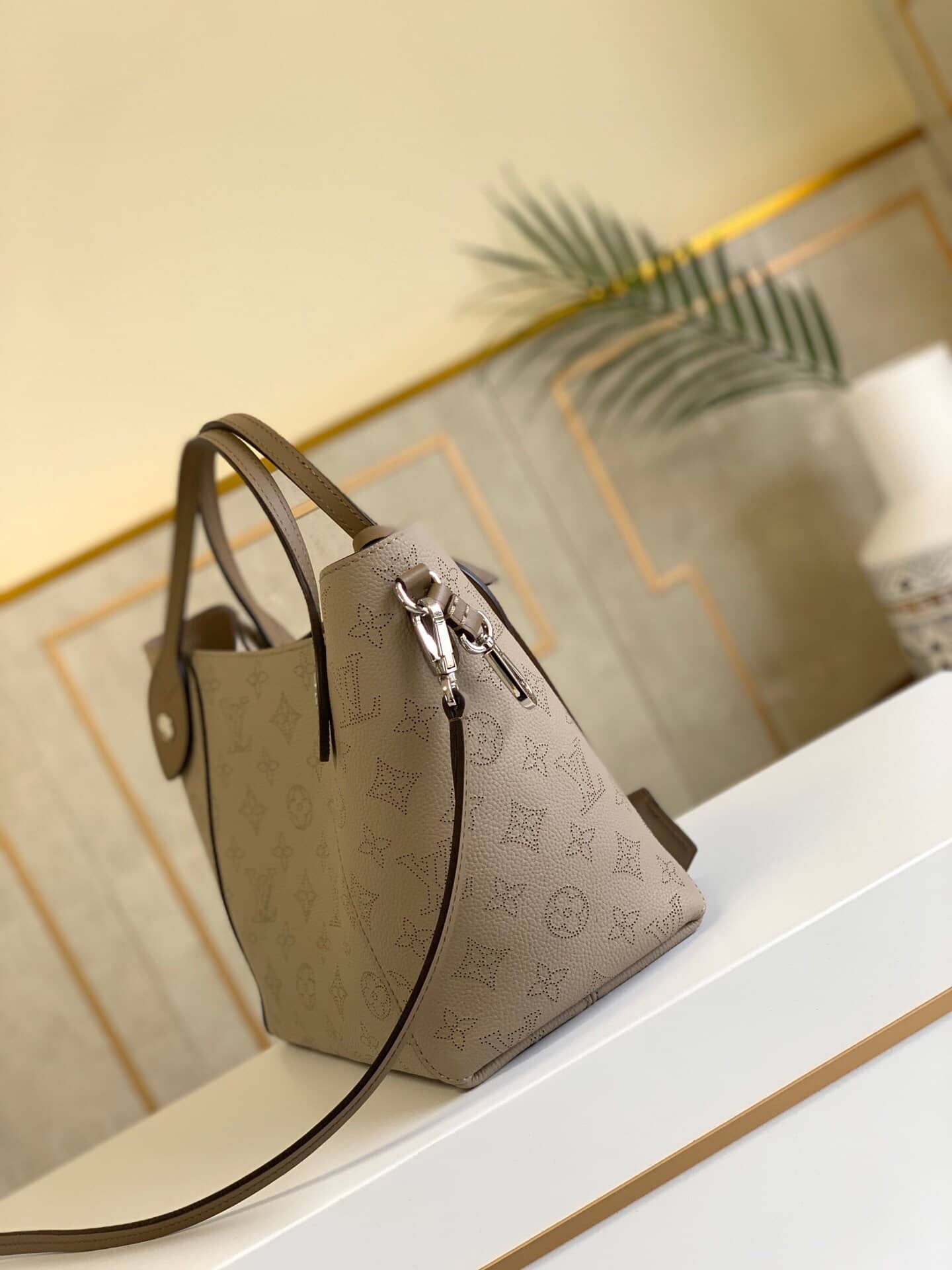 Best Replica Louis Vuitton Mahina Hina PM Leather Tote Replica Apricot M54353 - Colareps