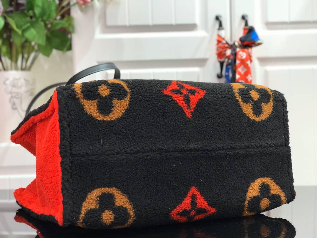 Best Replica Louis Vuitton Onthego Teddy Shearling Limited GM Tote Replica Black M55421 - Colareps