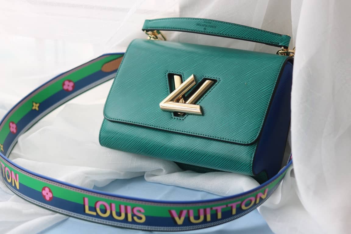 Best Replica Louis Vuitton Textured Epi Leather Twist Series Bag Green - Colareps