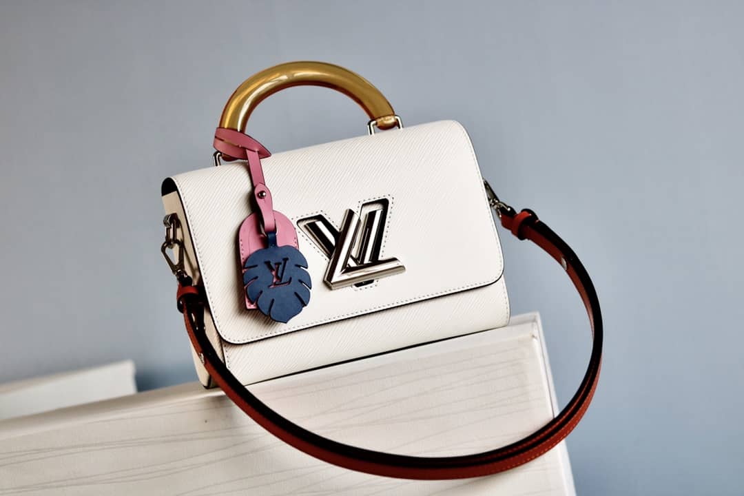 Best Replica Louis Vuitton Epi Twist PM Chain White M50332 Replica Crossbody Bag - Colareps