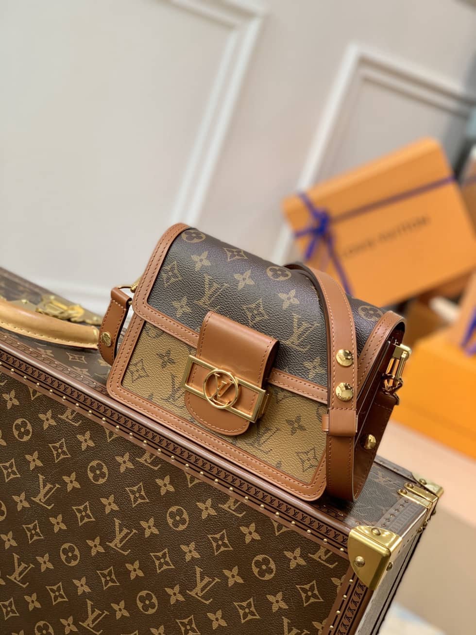 Best Replica Louis Vuitton Monogram Reverse Mini Dauphine M44580 Replica Crossbody Bag - Colareps