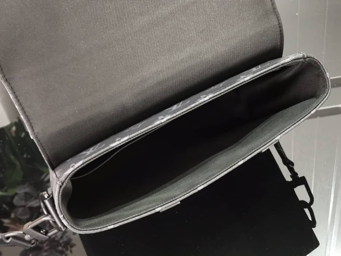 L0vis Vvtt0n Monogram Eclipse Coated Canvas Trunk Messenger Bag Replica M45727