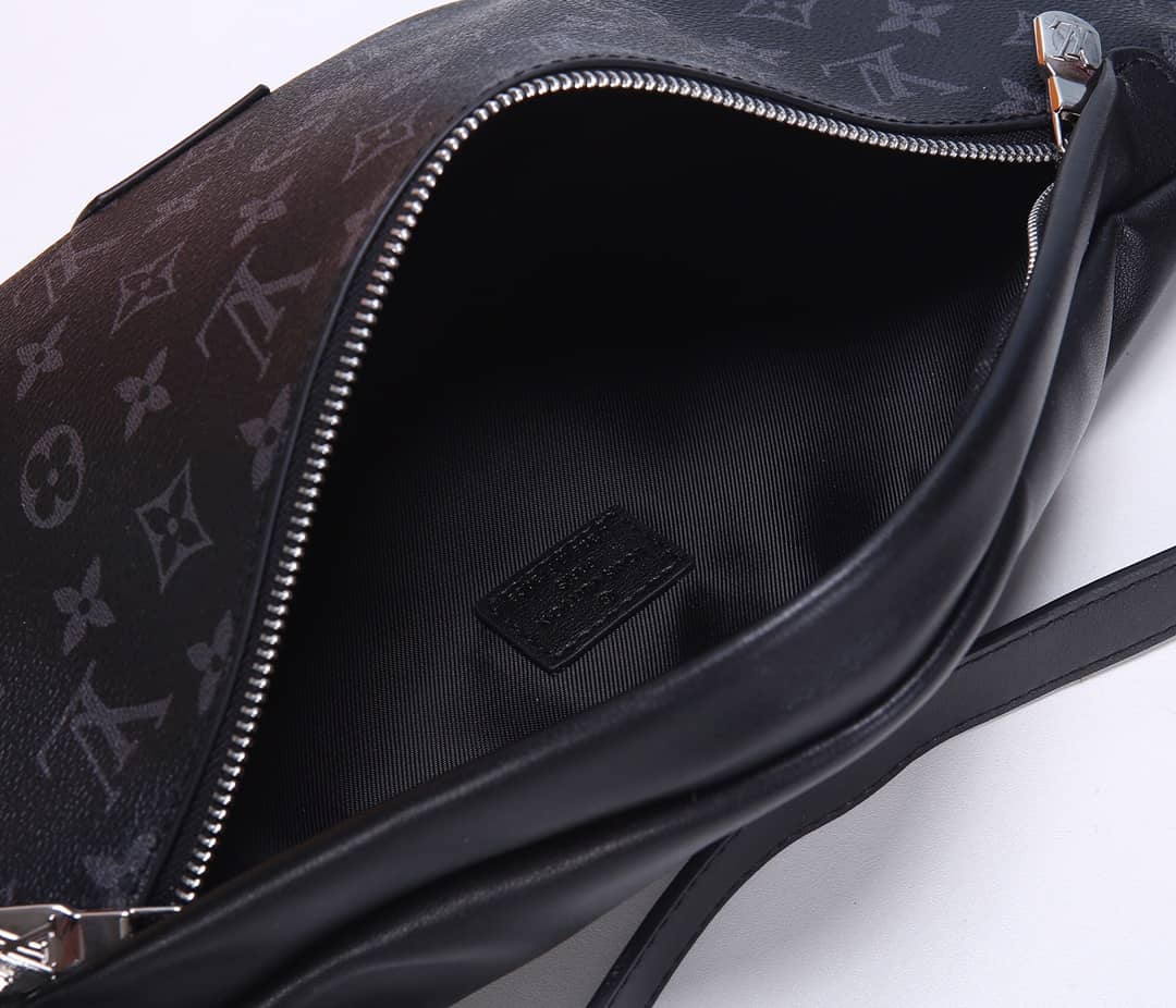 Best Replica Louis Vuitton Monogram Eclipse Discovery Replica Waist Bag Black M44336 - Colareps