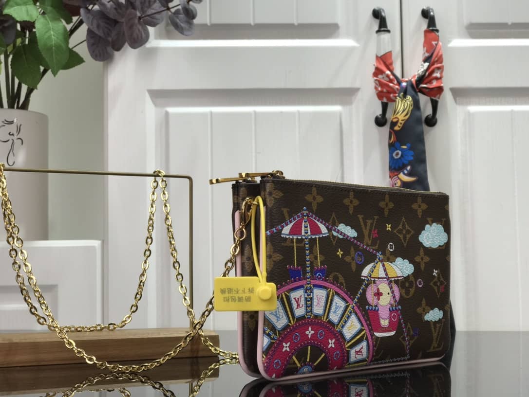 Best Replica Louis Vuitton Pochette Double Zip Christmas Limited Collection Replica Bag M69744 - Colareps