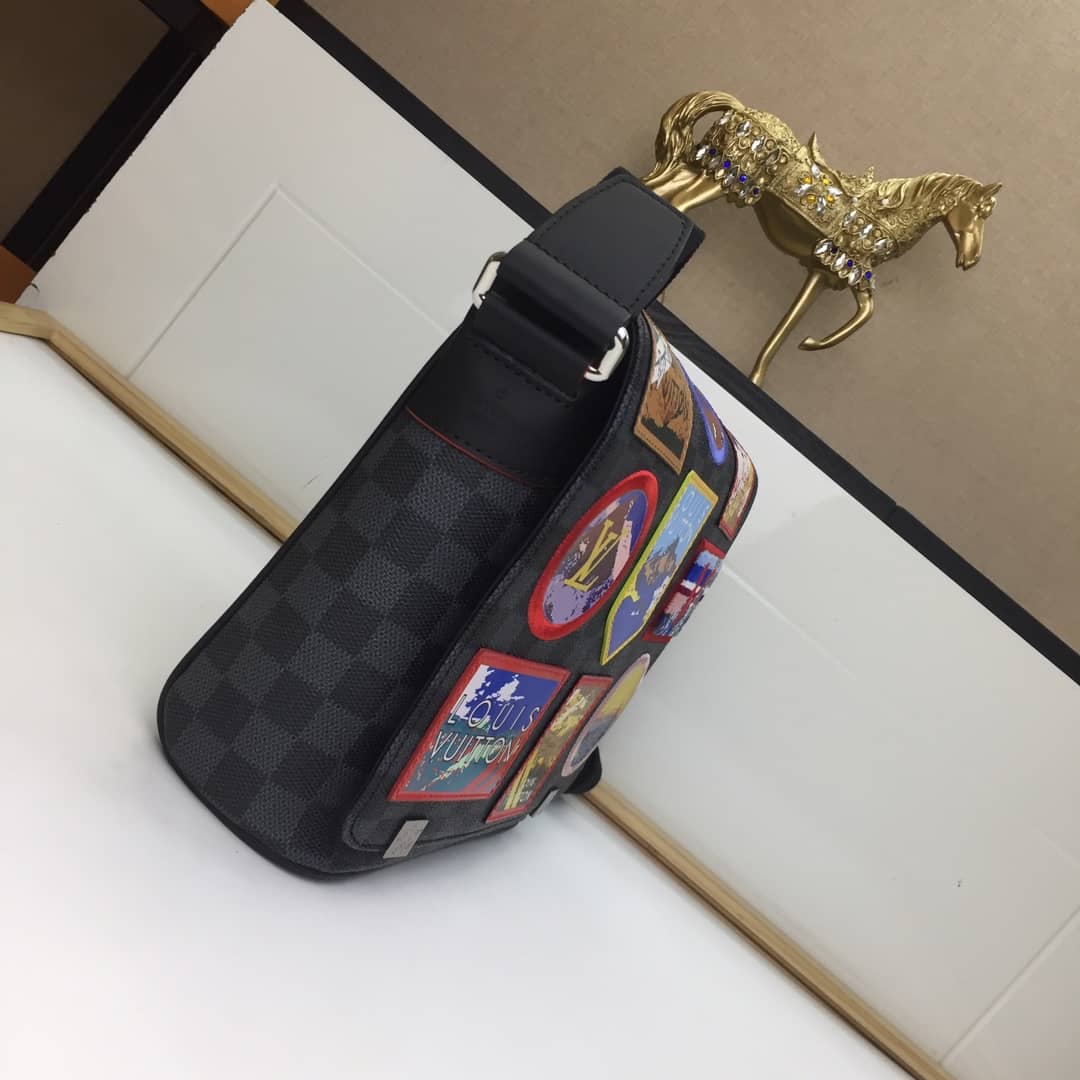 Best Replica Louis Vuitton Damie Grafit Alps District PM Messenger Bag Replica N40040 - Colareps