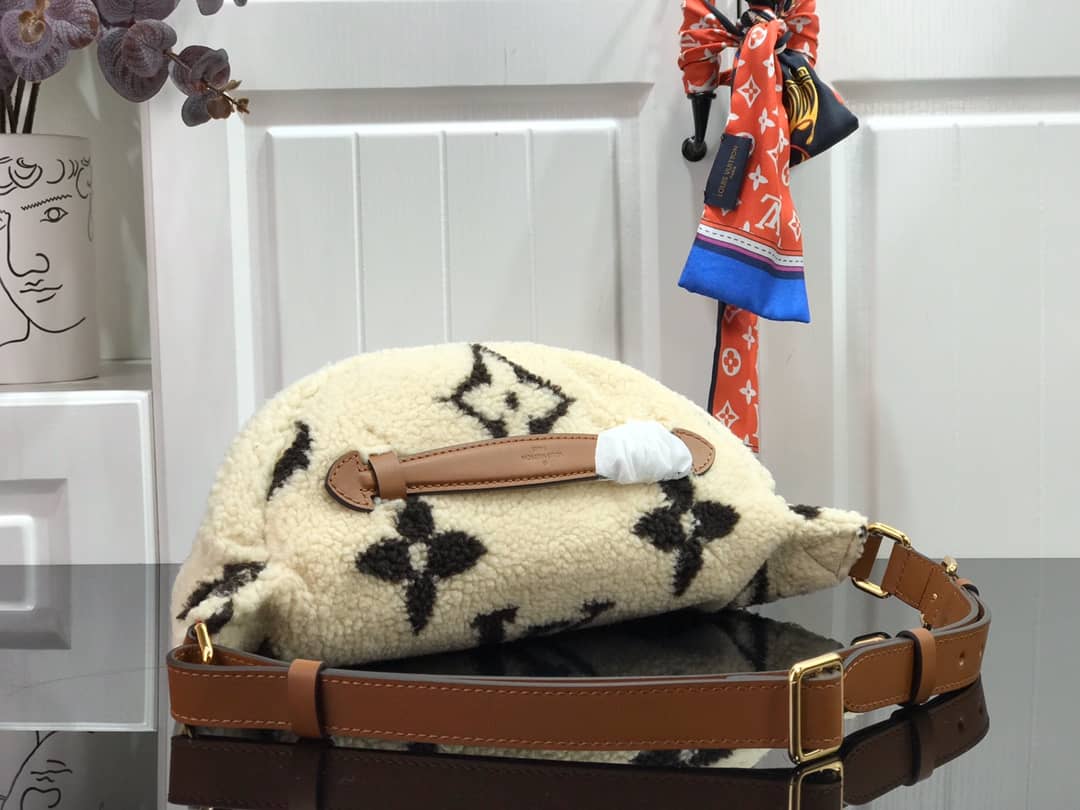 Best Replica Louis Vuitton Giant Monogram Teddy MM Replica Waist Bag M55425 - Colareps