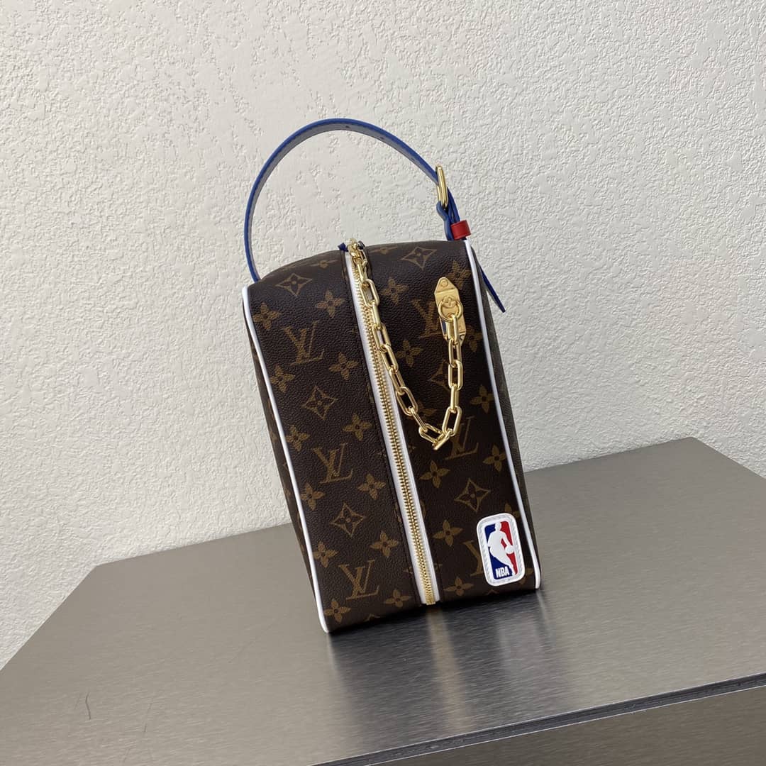 Best Replica Louis Vuitton NBA Monogram Cloakroom Dopp Kit Replica Bag M45588 - Colareps