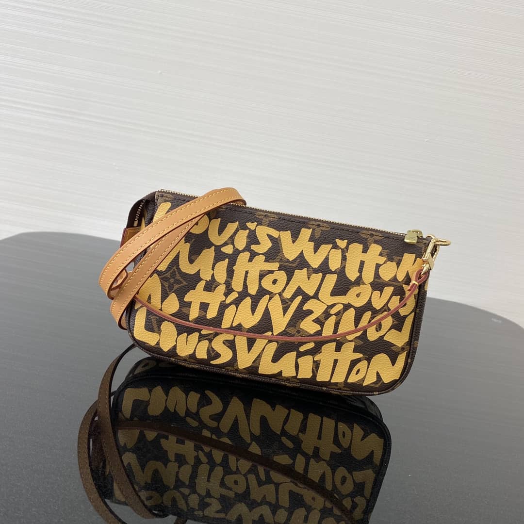 Best Replica Louis Vuitton Pochette Dupe 2001 Pochette Accessories Graffiti Monogram Bag M51980 - Colareps