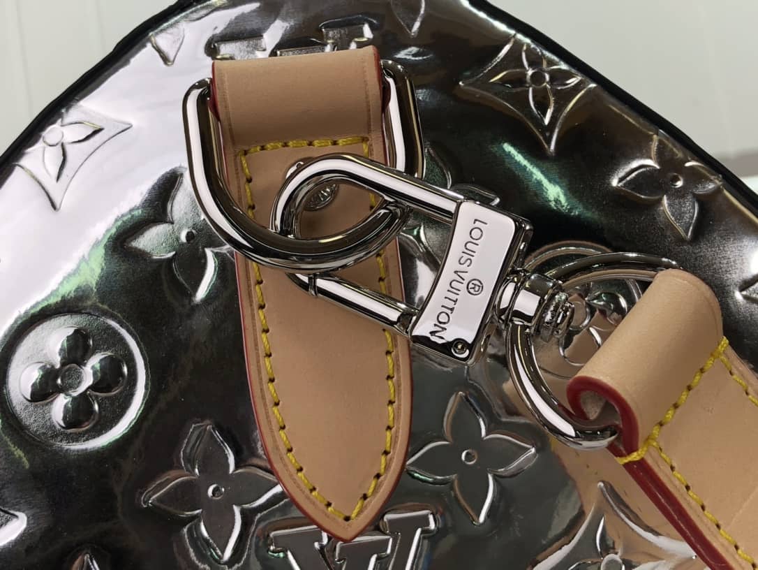 Best Replica Louis Vuitton Keepall Bandouliere 50 Silver Mirror Monogram Bag Replica M45886 - Colareps