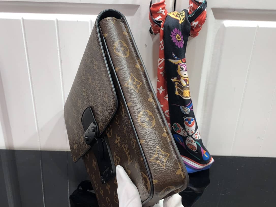 Best Replica Louis Vuitton Monogram Key S Lock A4 Pouch Replica M80560 - Colareps