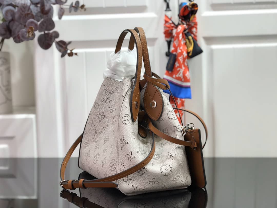 Best Replica Louis Vuitton Mahina Hina PM Leather Tote Replica White M54353 - Colareps