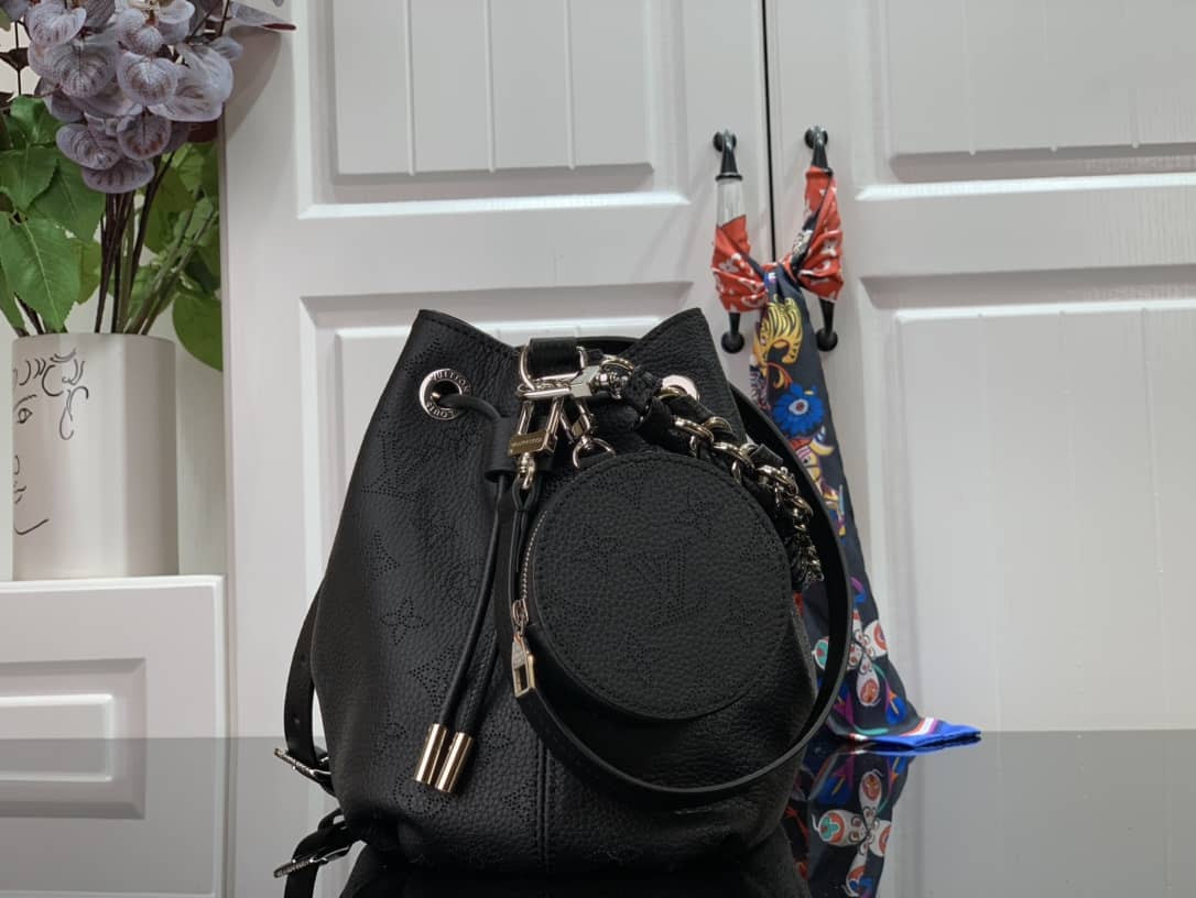 Best Replica Louis Vuitton Bella Mahina Magnolia Leather Replica Bag M57068 Black - Colareps