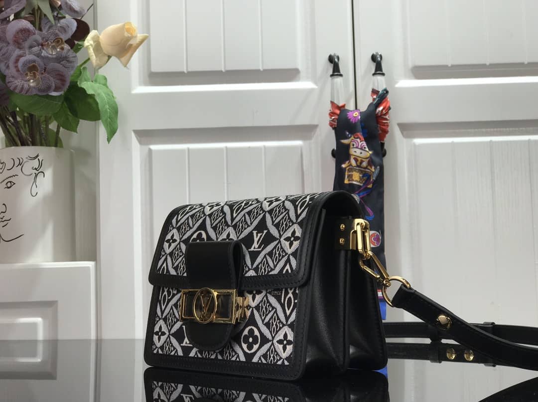 Best Replica Louis Vuitton Dauphine Mini Monogram Replica Crossbody Bag Black M44580 - Colareps