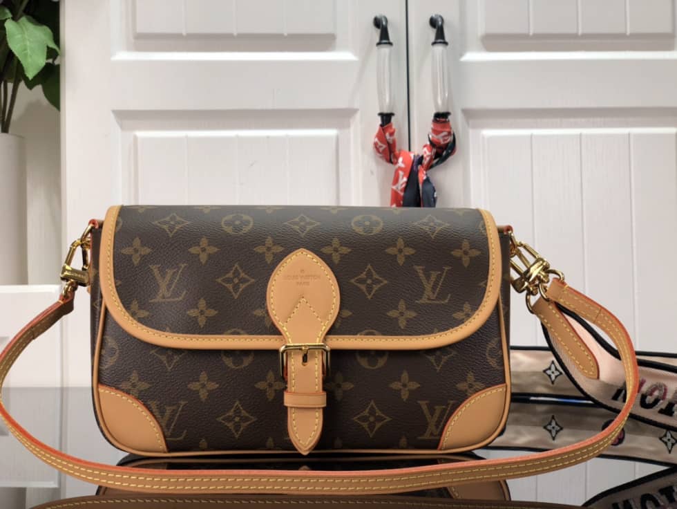 Best Replica Louis Vuitton Diane Monogram M45985 Replica Crossbody Bag - Colareps