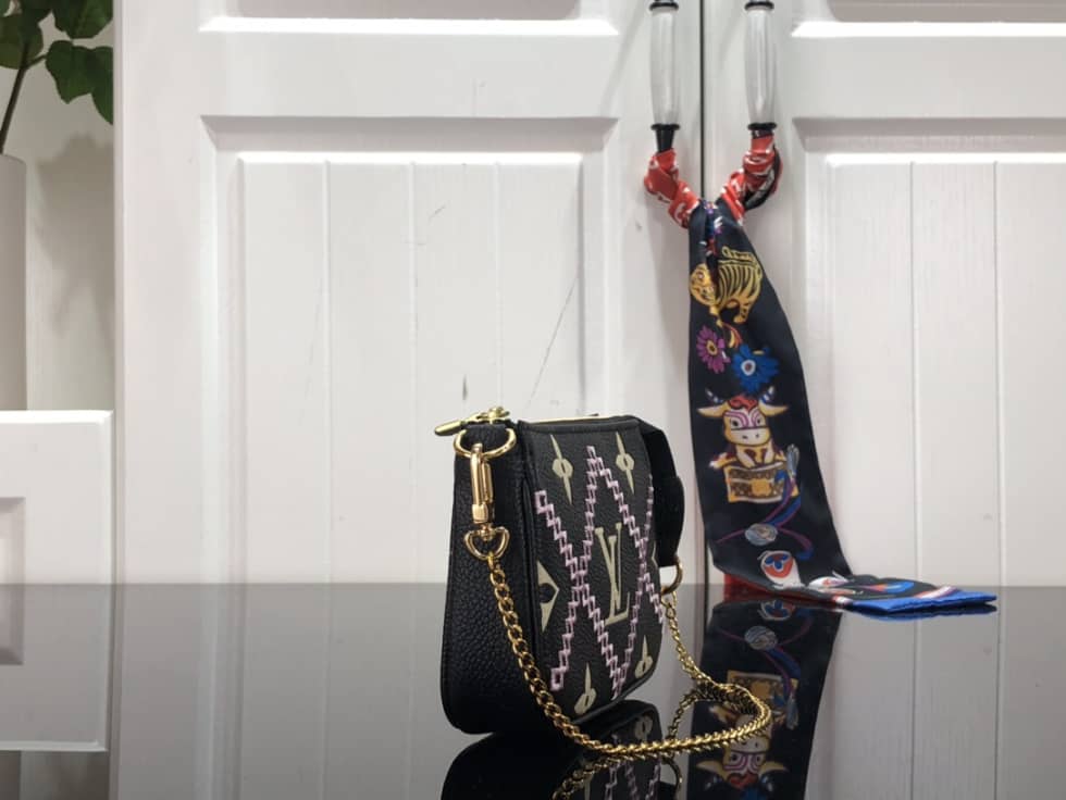 Best Replica Louis Vuitton Mini Pochette Accessoires Empreinte Broderies Black M81140 Replica - Colareps